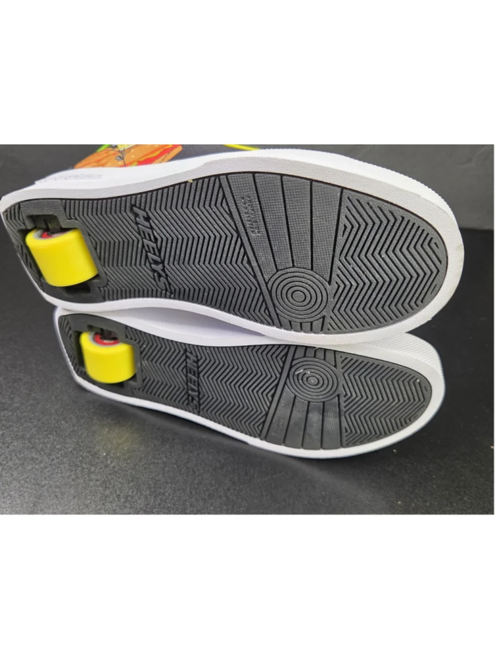Heelys x SpongeBob SquarePants Roller Shoes Youth Size 5 (US) NEW #1209